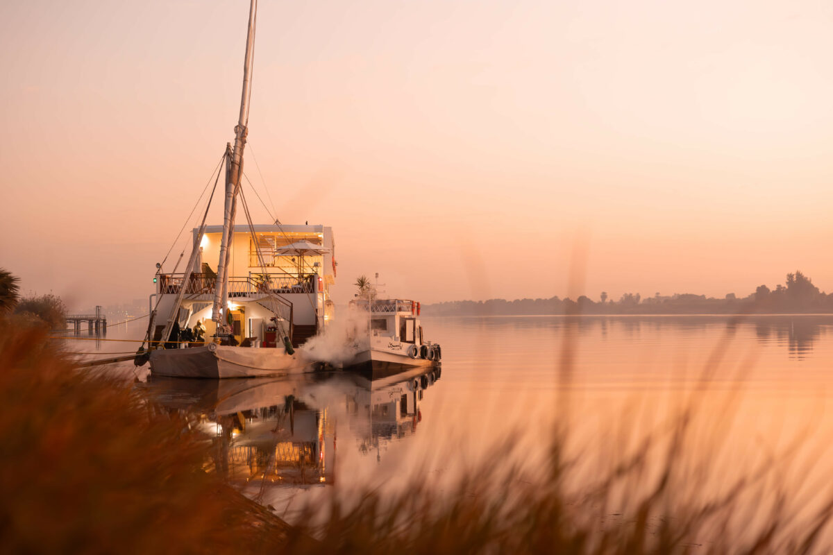 Gaia sur le Nil au coucher de soleil